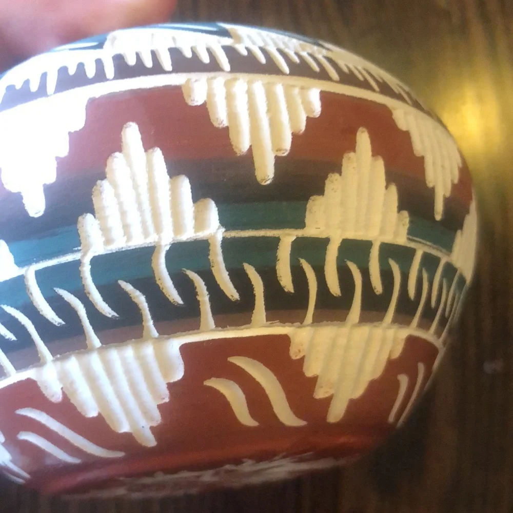 Pretty Native American Pottery Piece Signed - Picture 5 of 8